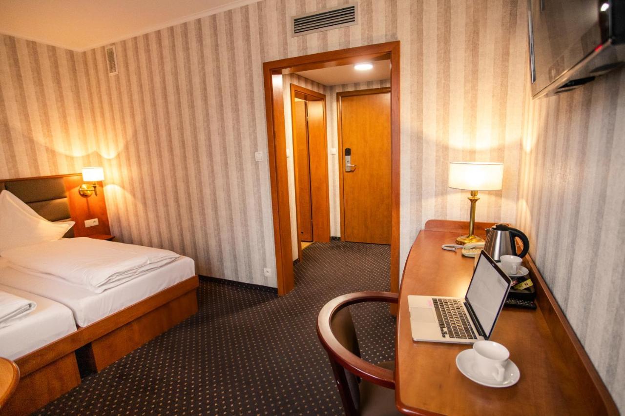 Premium Hotel Bacero Wroclaw Exterior photo